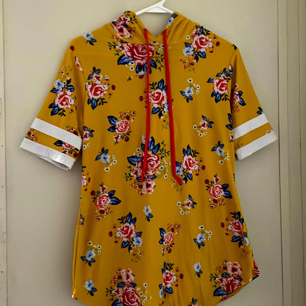 Ultra Flirt Hooded Yellow Flower Print Tee
